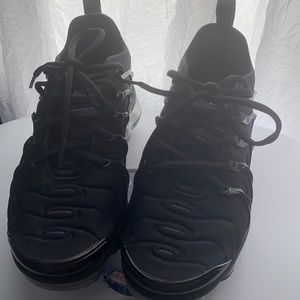 Black Air Vapormax Plus